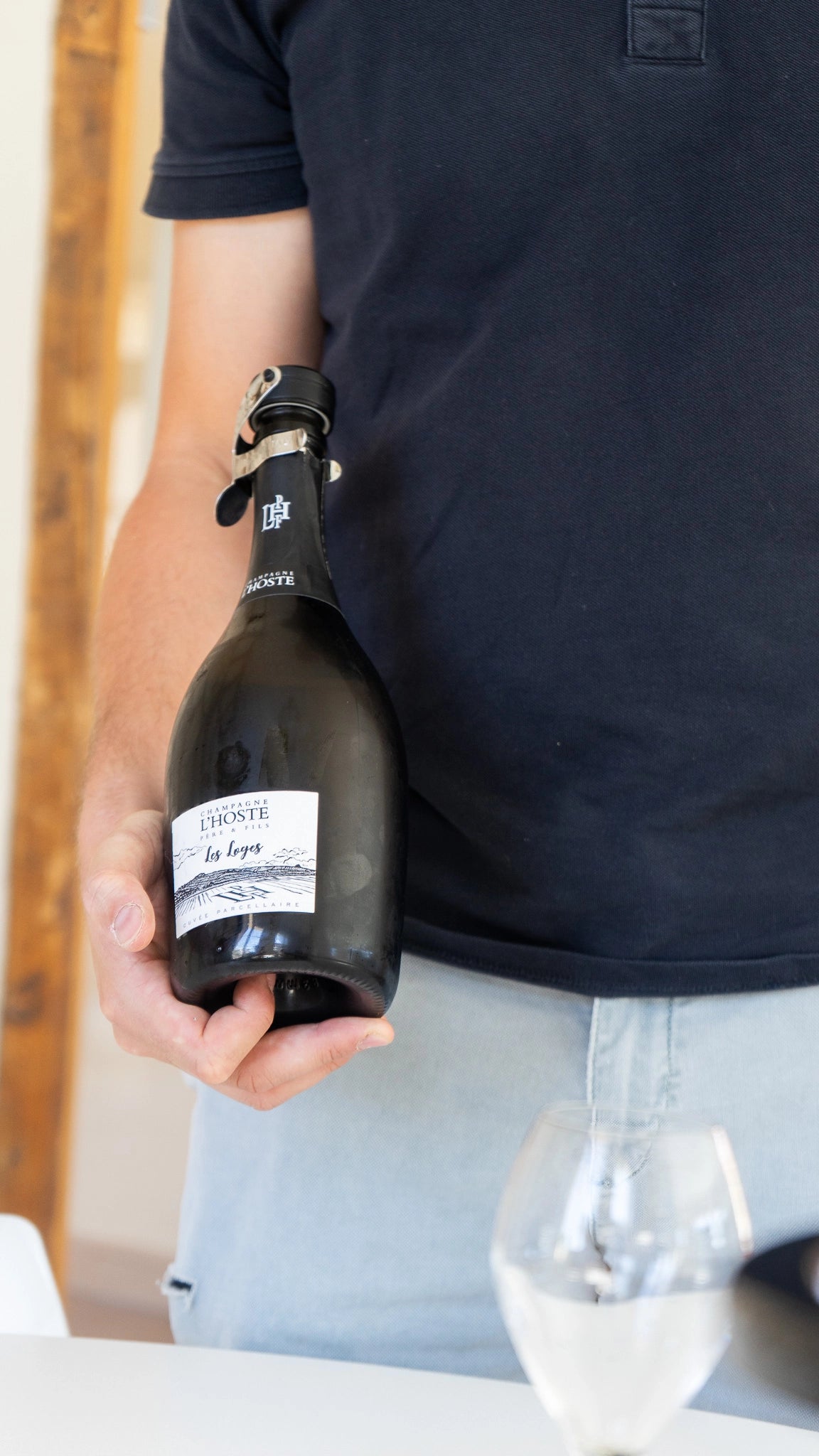 Clement fra Champagne L'Hoste præsentere deres cuvée Les Loges, enkeltmarks champagne.