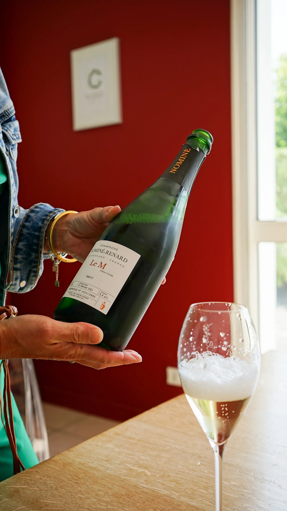 Le M champagnen fra Nomine-Renard holdes oppe